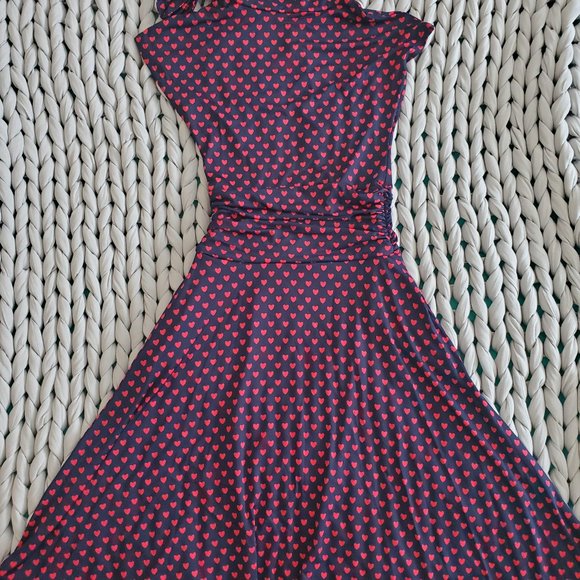 Retro Heart-Print Bombshell Dress - Picture 6 of 7